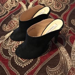 Kristen Cavallari black mule heels